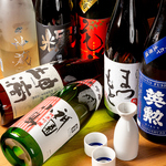 全国各地の地酒はもちろん、盛夏にぴったりな「バブリーレモンスパーク」も1杯715円(税込)でご提供◎