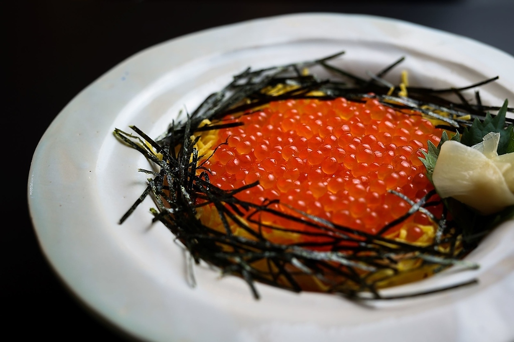 季節限定メニューのはらこ丼です