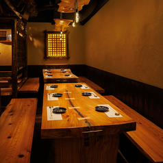 《中人数様向けテーブル席》【8名様から12名様】広々としたテーブル席でお食事をお楽しみください。