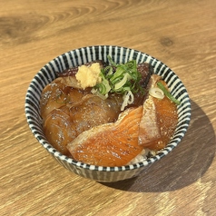 その日仕入れの海鮮漬け丼