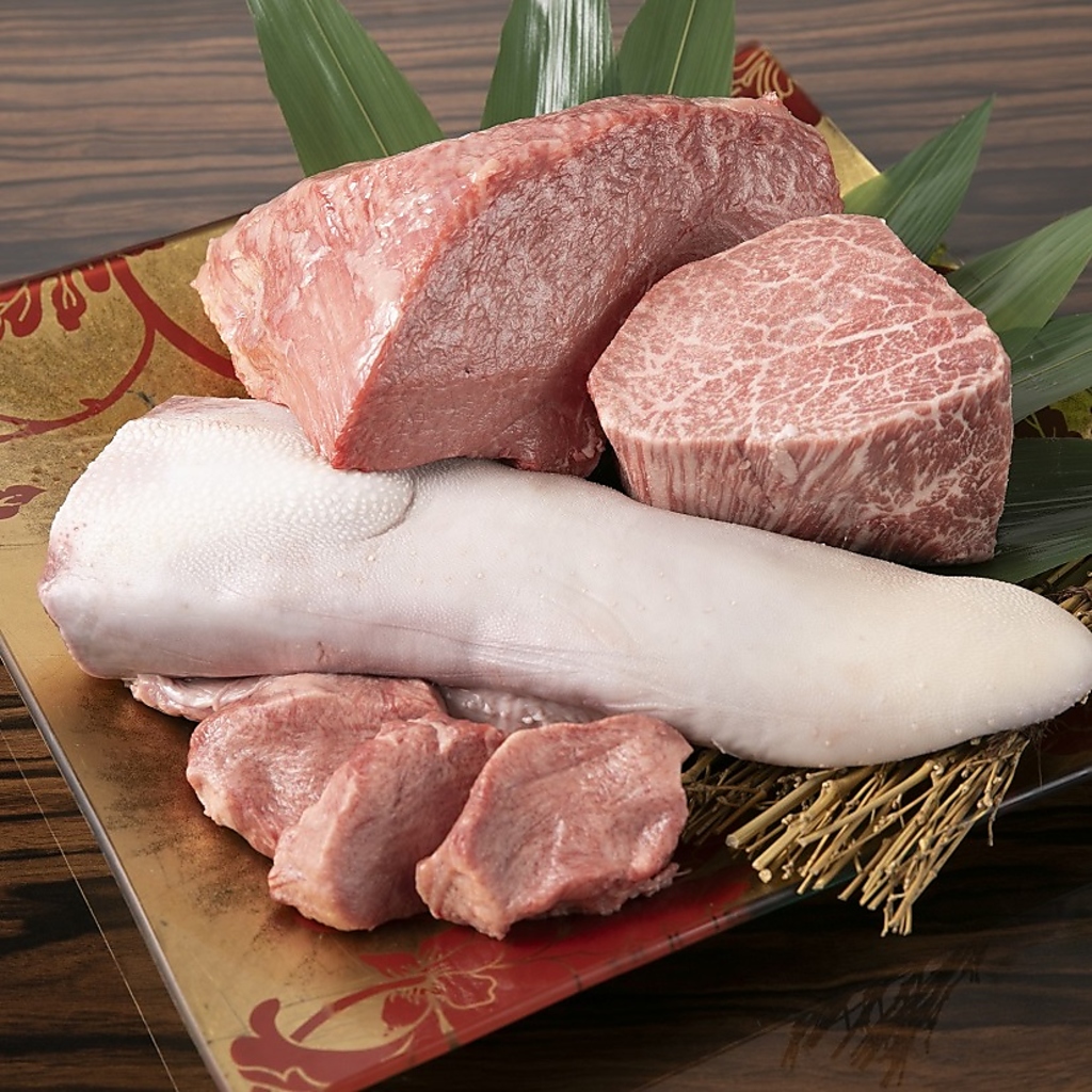 自慢のお肉を使用したお料理が豊富！肉盛り合わせなどオススメ料理各種◎