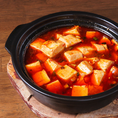 旨みと辛さが絡み合う！赤壁特製の【麻婆豆腐】の写真