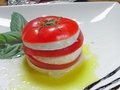 料理メニュー写真 モッツァレラ(ブッファラ)とトマトのカプレーゼ