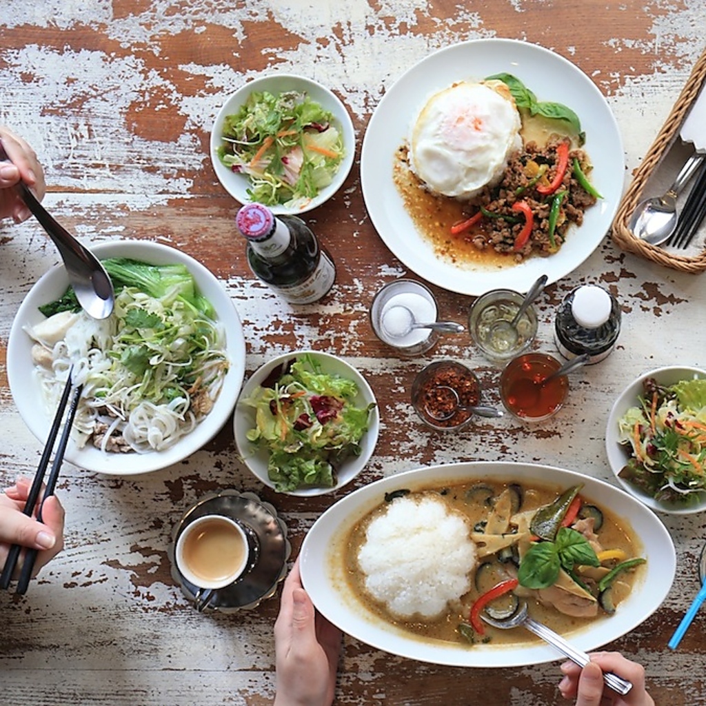 火曜日ー金曜日はランチタイムも営業しています！注文受けてから1つずつ作っています♪