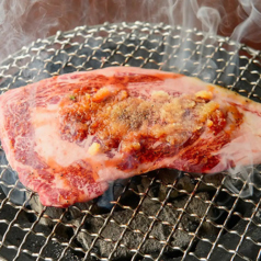 鉄板からはみ出すほどの豪快「昭和のリブロース」