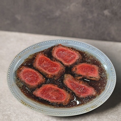 低温熟成 和牛レアカツ～山椒と赤ワインのマリアージュ～