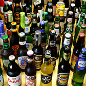 世界のビールは常時100種類以上(^^♪　旅先で飲んだ思い出のビールとまた出会えるかも‥‥