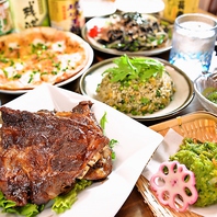 伝統の沖縄料理をベースにした創作料理が人気。