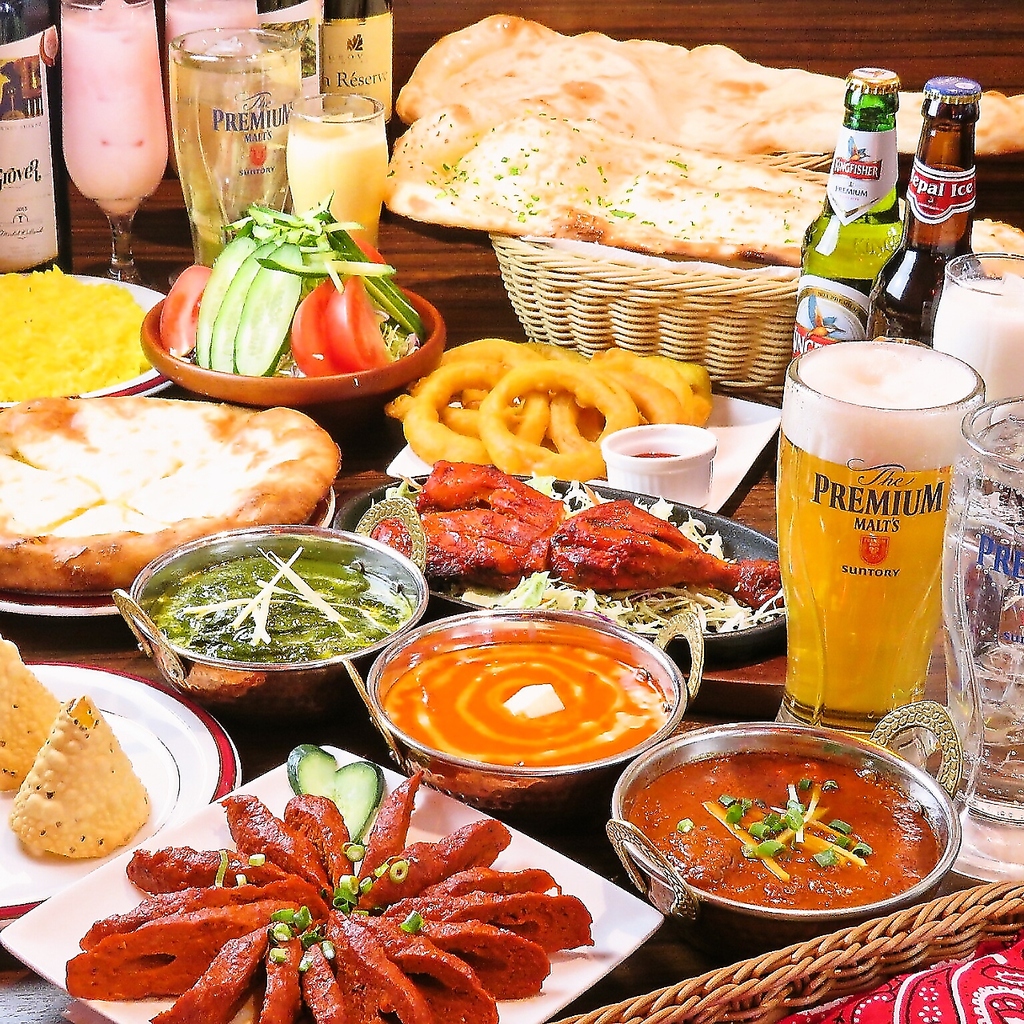 食べ放題メニューは20種類以上の自慢の本格カレーの中からお好みで3種類のカレーをお選び頂けます♪