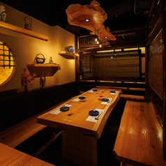 《中人数様向けテーブル席》【8名様から12名様】広々としたテーブル席でお食事をお楽しみください。