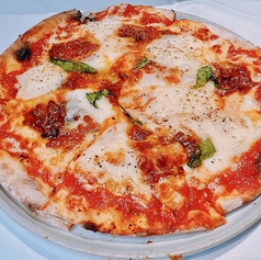 和牛ラグーとスモークチーズpizza