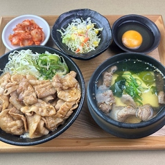 豚カルビ丼＋和風牛肉豆腐吸い