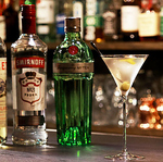 【ボンドマティーニ】はあの映画の1シーンに出てくるお酒です♪ステアせずにシェイクで作っています