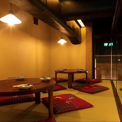 会社の仲間での各種ご宴会はもちろん、接待にもご利用いただける席を多数ご用意しております。お席の空き状況やご不明な点等もお気軽にお問い合わせ下さいませ。