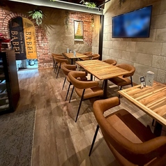 アンティークな雰囲気のお洒落な店内♪団体でのご予約もOK！