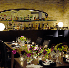 最大8名様までご一緒にご利用いただけるテーブル席をご用意。お一人様でもご利用いただけます。