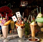 季節に合わせたクレージシェイクや旬のフルーツカクテルも豊富