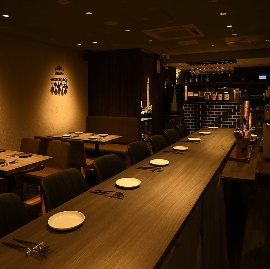 モダンな店内で1次会から2次会までOK！ご予約必須