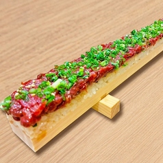 名物 馬刺しのユッケ寿司