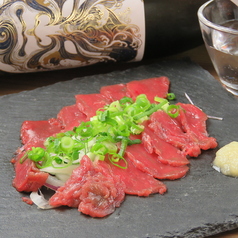 とろける旨さ!!絶対食べてほしい!「馬刺し(上赤身)」