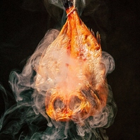 丸ごと一尾の金目鯛を贅沢炭火焼き