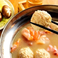 【名物◎】濃厚白湯スープで心も体も温まる博多水炊き鍋