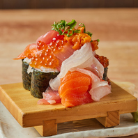 コスパ抜群の海鮮こぼれ寿司は贅沢なお刺身がゴロゴロ！