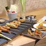 「おまかせ」コース。四季折々の串カツ約40種の中から、次々と揚げたてをご提供。