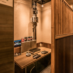 【2名様専用×半個室席完備】周りを気にせず、ゆったり過ごせるプライベート空間。デートや記念日、女子会にもぴったりな特別席で、美味しい焼肉とともにお二人だけの大切な時間をお楽しみください。