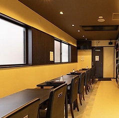 店内はテーブル席もご用意しております。団体様でもご利用可能なので気軽にご相談ください