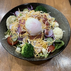 3種のチーズのシーザーサラダ