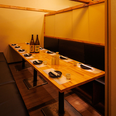 広々とした店内は、団体様でのご宴会にもぴったり！ゆったりとした席配置で、大人数でも快適にお過ごしいただけます。