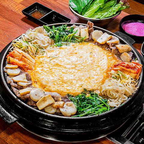 韓国のローカル料理とお酒をお楽しみいただける釜ふた鉄板焼き専門店♪モダン韓食堂！