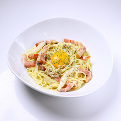 厚切りベーコンのカルボナーラ