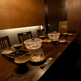 机にIHを組み込んでいますのでテーブルはすっきり！お料理にドリンクに広々テーブルをご利用いただけます！