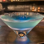 おしゃれなドリンクは味だけでなく見た目も満足できます。目の前でお作りするお酒にご期待ください！