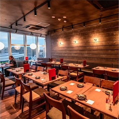 最大60名様まで貸切OK! 仲間とのワイワイ宴会や会社の飲み会、二次会にも◎本厚木駅から徒歩1分とアクセス抜群だから、集まりやすく幹事様も安心です。歓送迎会や忘年会、同窓会、結婚式二次会など、大切なイベントを華やかに演出。眺望とおしゃれな空間を貸切って、特別なひとときをお楽しみください