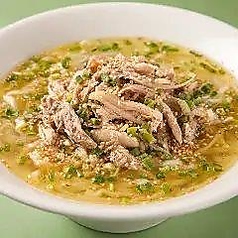 親鶏肉とスープのラーメン