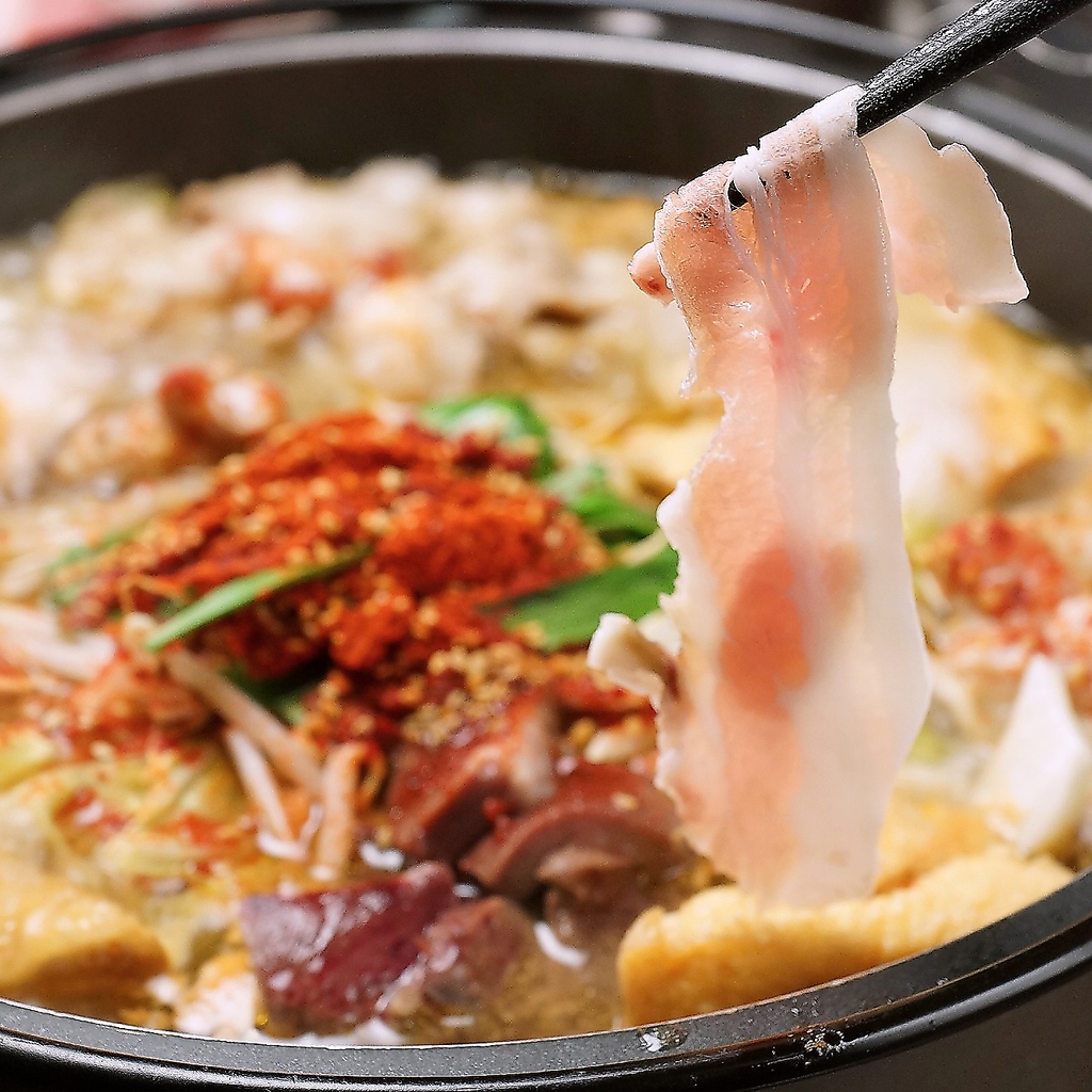 冬と言えば、やっぱりお鍋！！秘伝の和風出汁がホルモンの旨味を引き出す★