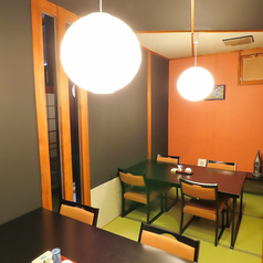 当店では最大20名様までご利用いただける個室を完備しております。接待やビジネスミーティングに最適なプライベート空間で、お食事を心ゆくまでお楽しみいただけます。様々なシーンに対応できる柔軟性を持ち合わせており、特別なイベントや集まりに最適です。大切な仲間と共に、心温まるひとときを当店でお過ごしください☆