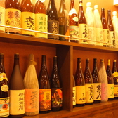 店内ところ狭しと並んだボトルは焼酎と日本酒あわせて全150種!!あなたにピッタリの一杯見つかります★
