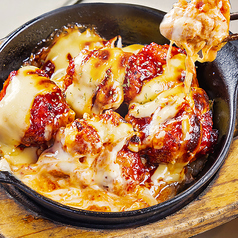 とろ~りチーズでウマウマ!ヤンニョムチキンチーズ鉄板