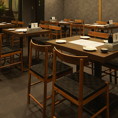 連結すると8名掛けになる中規模宴会席。