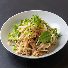 黒酢クラゲと香味野菜のサラダ仕立て