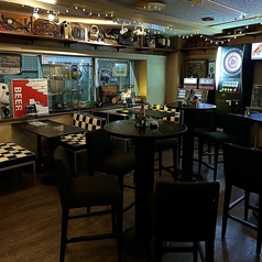 ゆったりソファ席でビリヤード・ダーツも遊び放題です♪