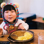 大人の飲食代に寄付が付帯しています！大人が飲食を楽しむことが、昼間の子どもたちのカレー等の食事を提供するお手伝いになります。