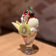 フルーツパフェ