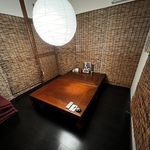 最大8名様までご利用いただける個室では、プライベートな空間で周りを気にせずお過ごしいただけます