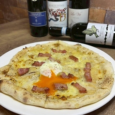 Pizzaビスマルク(ホワイトソース・ベーコン・温玉)