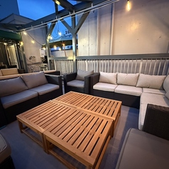 【ひろびろ共有テラス席】昼間の明るい時間でもテラスでBBQの利用OK！事前予約で24時間ご利用できます！テーブルのお席がございます！※席タイプの指定はできませんのでご了承ください。【高知/テラス/BBQ/ビアガーデン/手ぶらでBBQ/バーベキュー/2次会/パーティー】